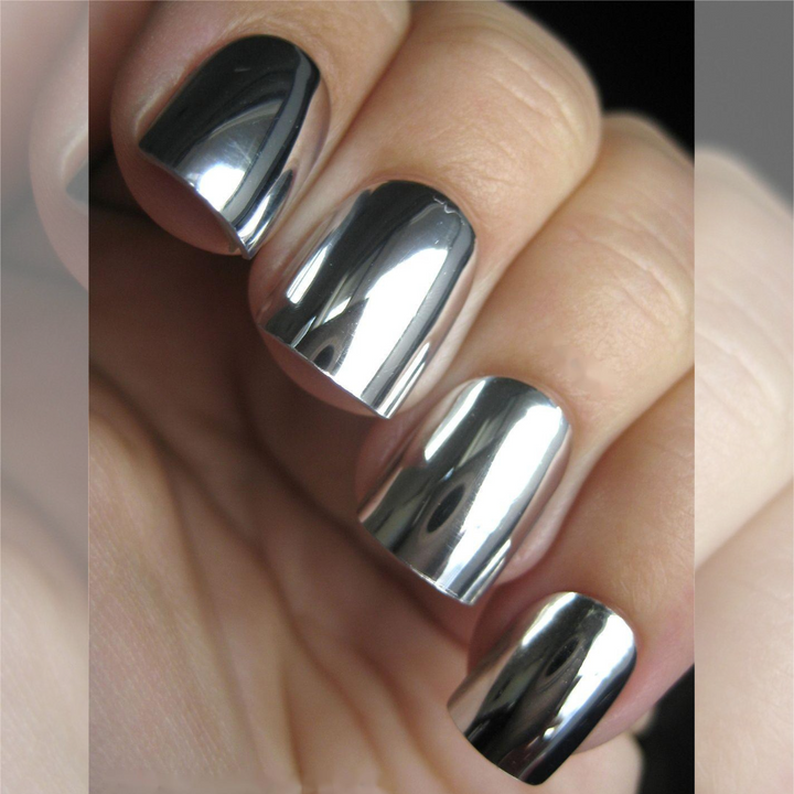 Esmalte de uñas en gel cromado metálico