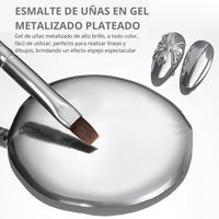 Esmalte de uñas en gel cromado metálico